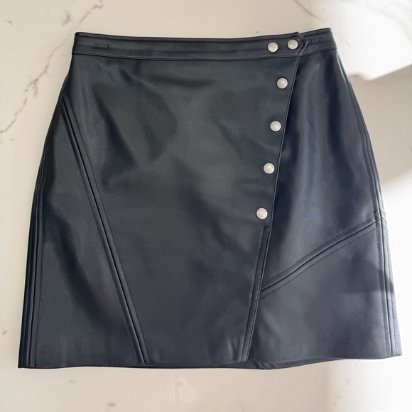 Blank NYC Leather Mini Skirt - Super Stylish! - Picture 2 of 6